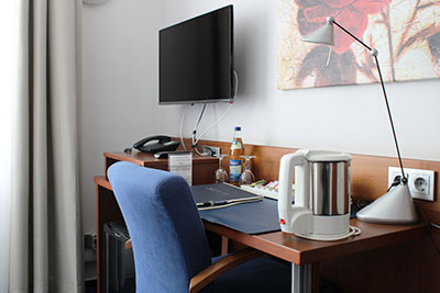 Schreibtisch in Villa-Deluxezimmern im Hotel Sailer's Villa in Rottweil
